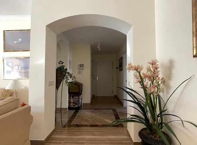 Hacienda Elviria 2 Bedroom Spacious 마르베야