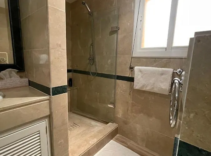 Hacienda Elviria 2 Bedroom Spacious Marbella