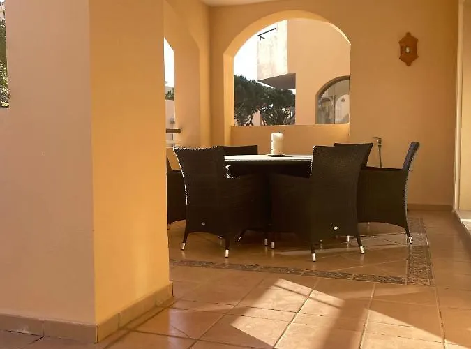 아파트 Hacienda Elviria 2 Bedroom Spacious 마르베야