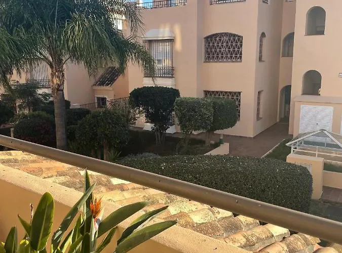 아파트 Hacienda Elviria 2 Bedroom Spacious 마르베야