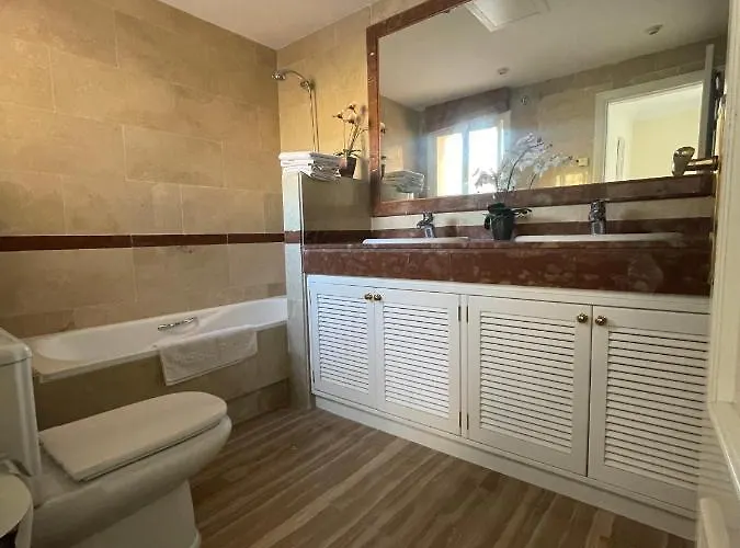 아파트 Hacienda Elviria 2 Bedroom Spacious *